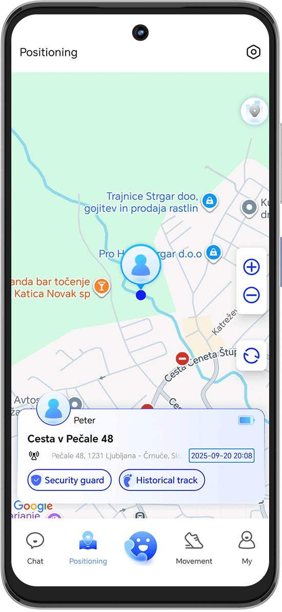Zaslon aplikacije za otroško pametno uro s prikazom trenutne lokacije na zemljevidu, možnostjo varnostnega nadzora in dostopom do zgodovine gibanja